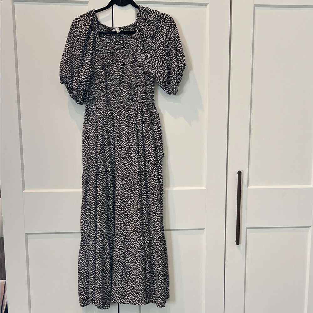 Black and White Women's puff sleeves Dress